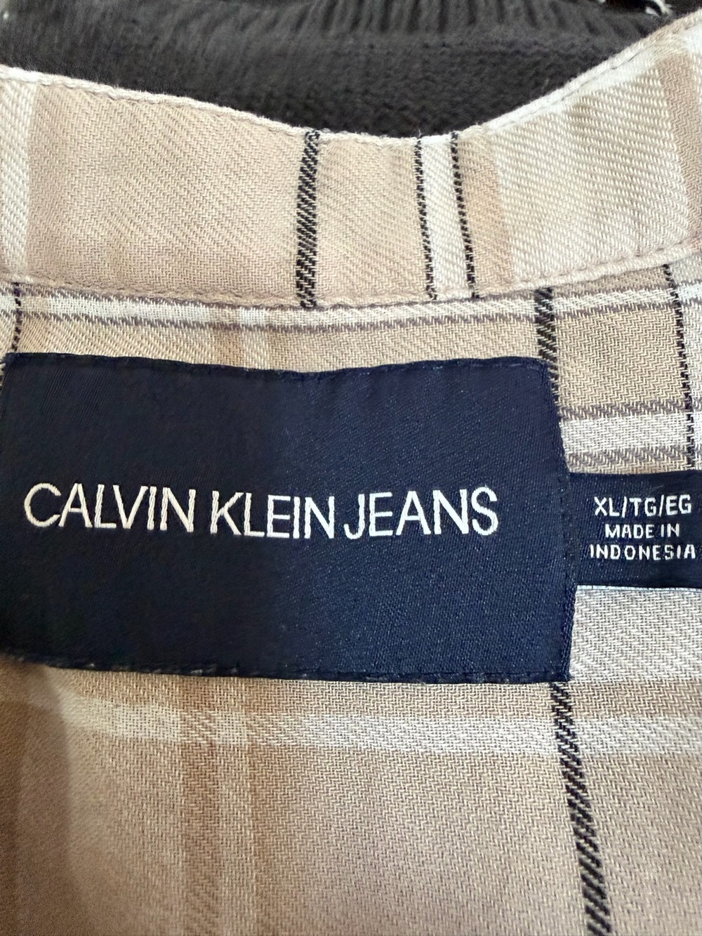 Calvin Klein Taupe & White Plaid V-Neck Long-Sleeve Blouse - Picture 4 of 5